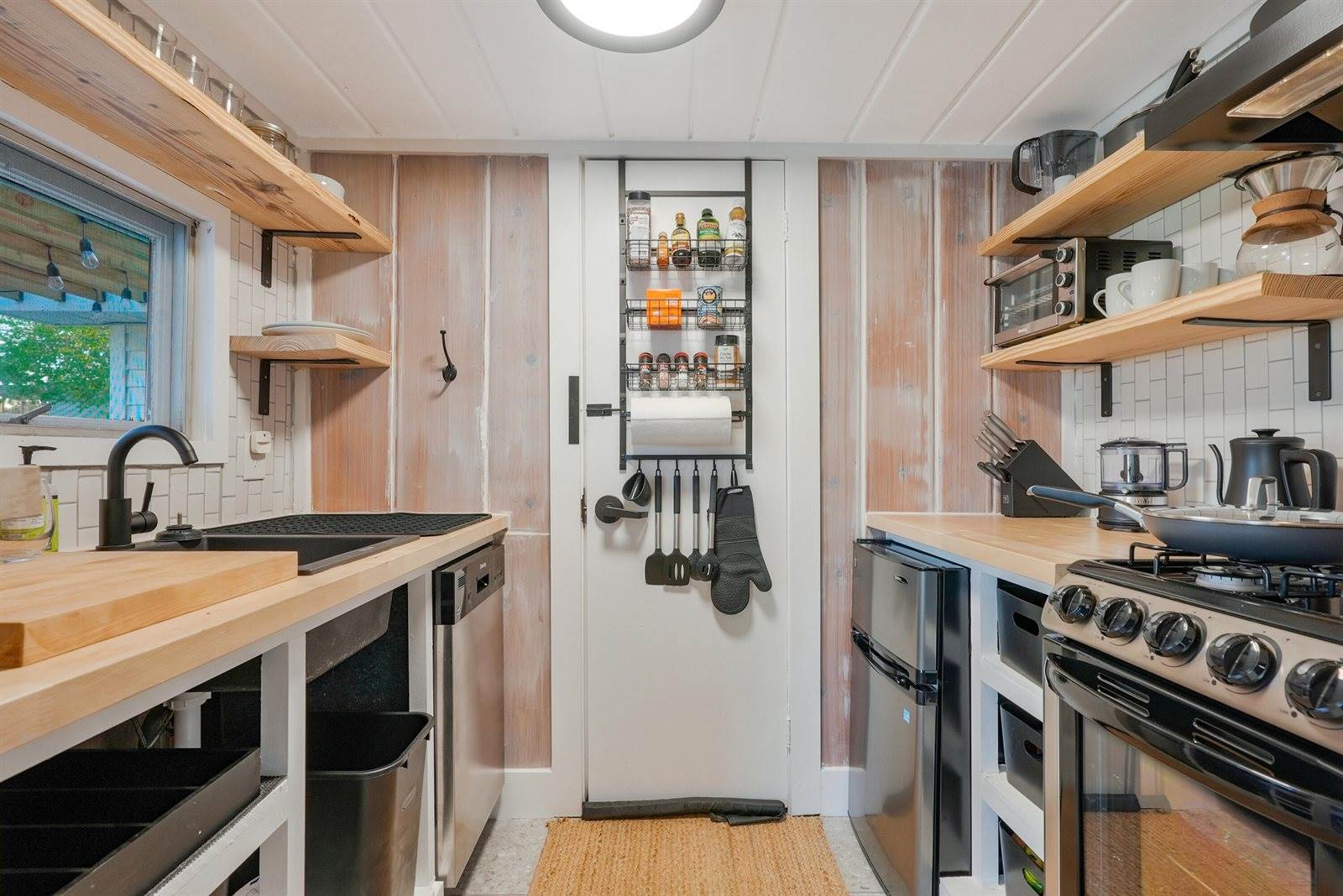 6390 West Houghton Lake Drive, Houghton Lake, MI 48629