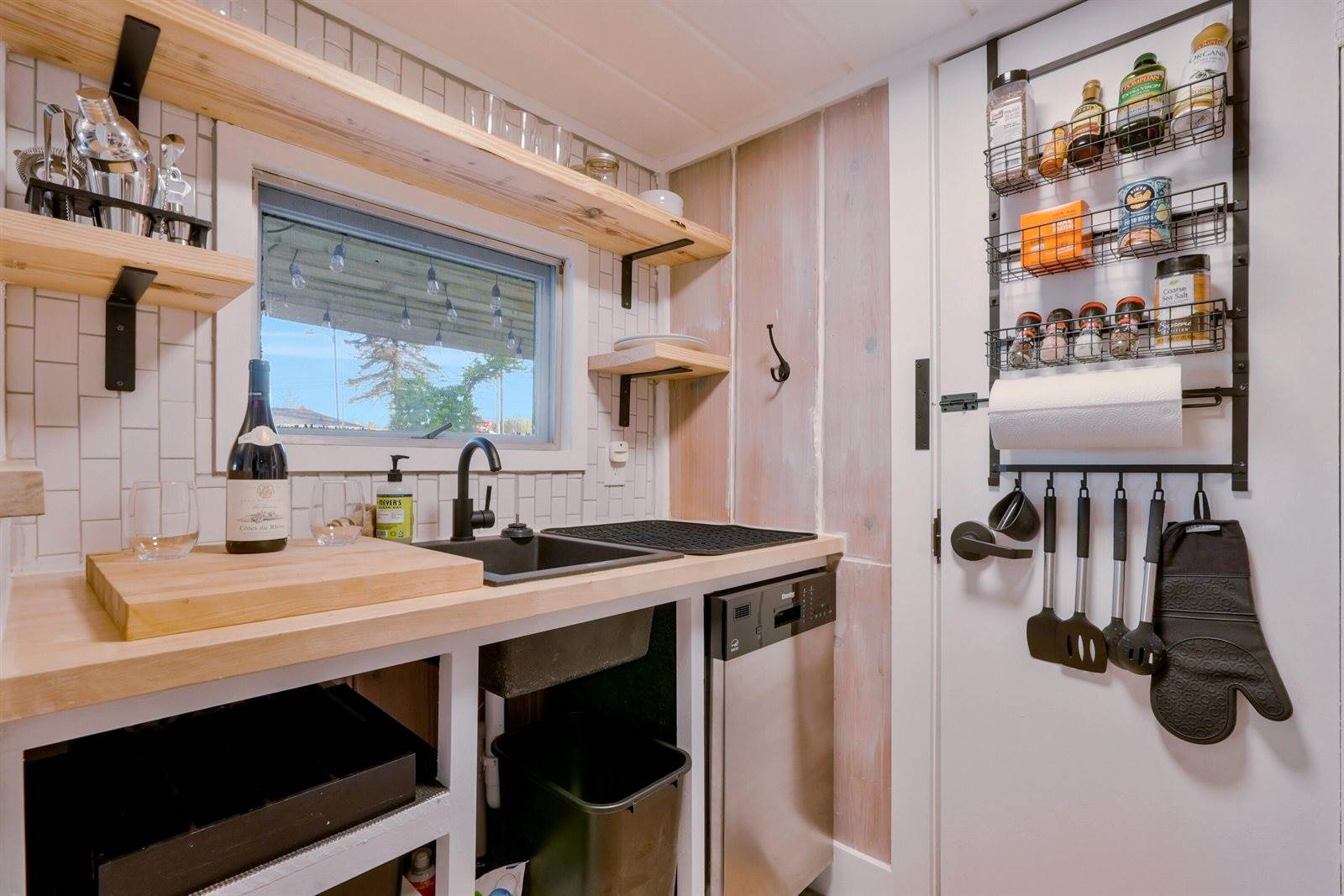 6390 West Houghton Lake Drive, Houghton Lake, MI 48629