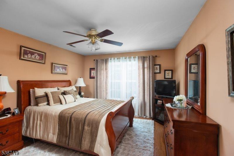 4 Dewitt Ln, Hillsborough Township, NJ 08844