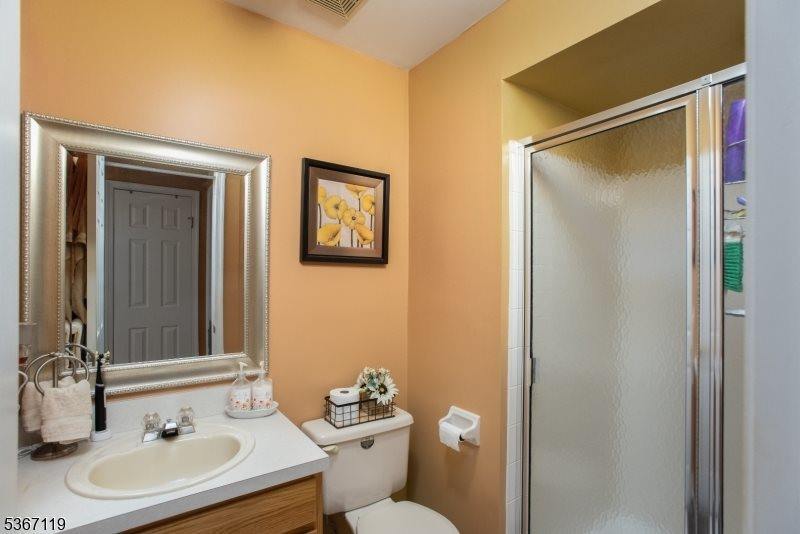 4 Dewitt Ln, Hillsborough Township, NJ 08844