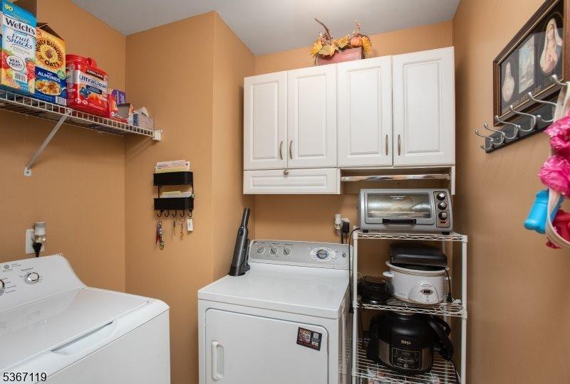 4 Dewitt Ln, Hillsborough Township, NJ 08844