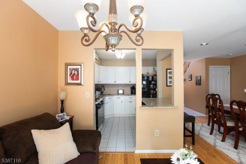 4 Dewitt Ln, Hillsborough Township, NJ 08844