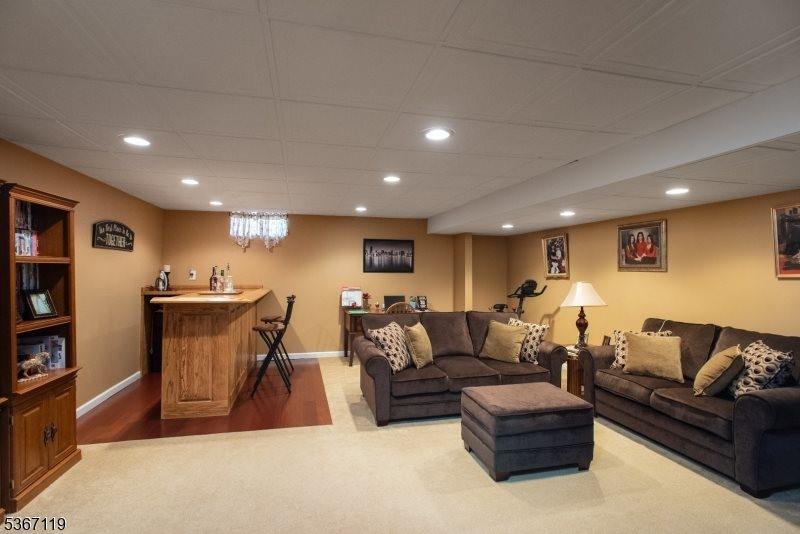 4 Dewitt Ln, Hillsborough Township, NJ 08844