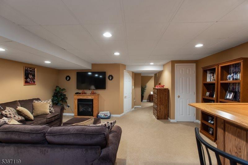 4 Dewitt Ln, Hillsborough Township, NJ 08844