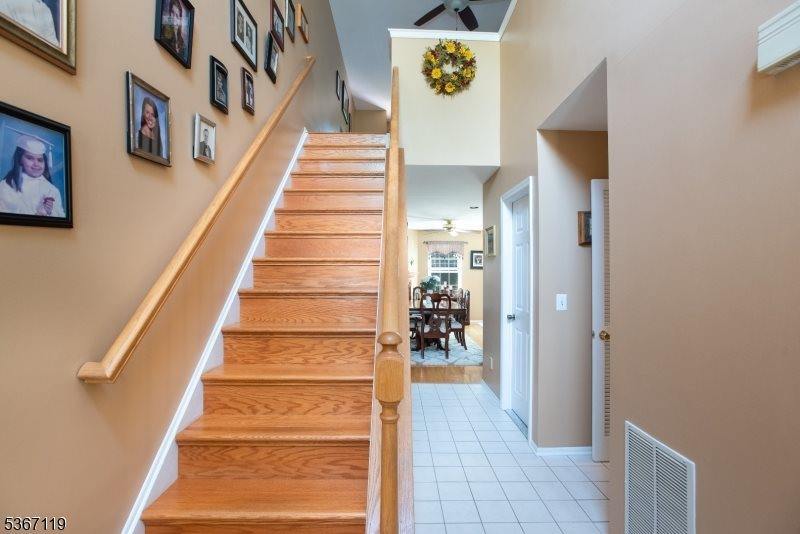 4 Dewitt Ln, Hillsborough Township, NJ 08844