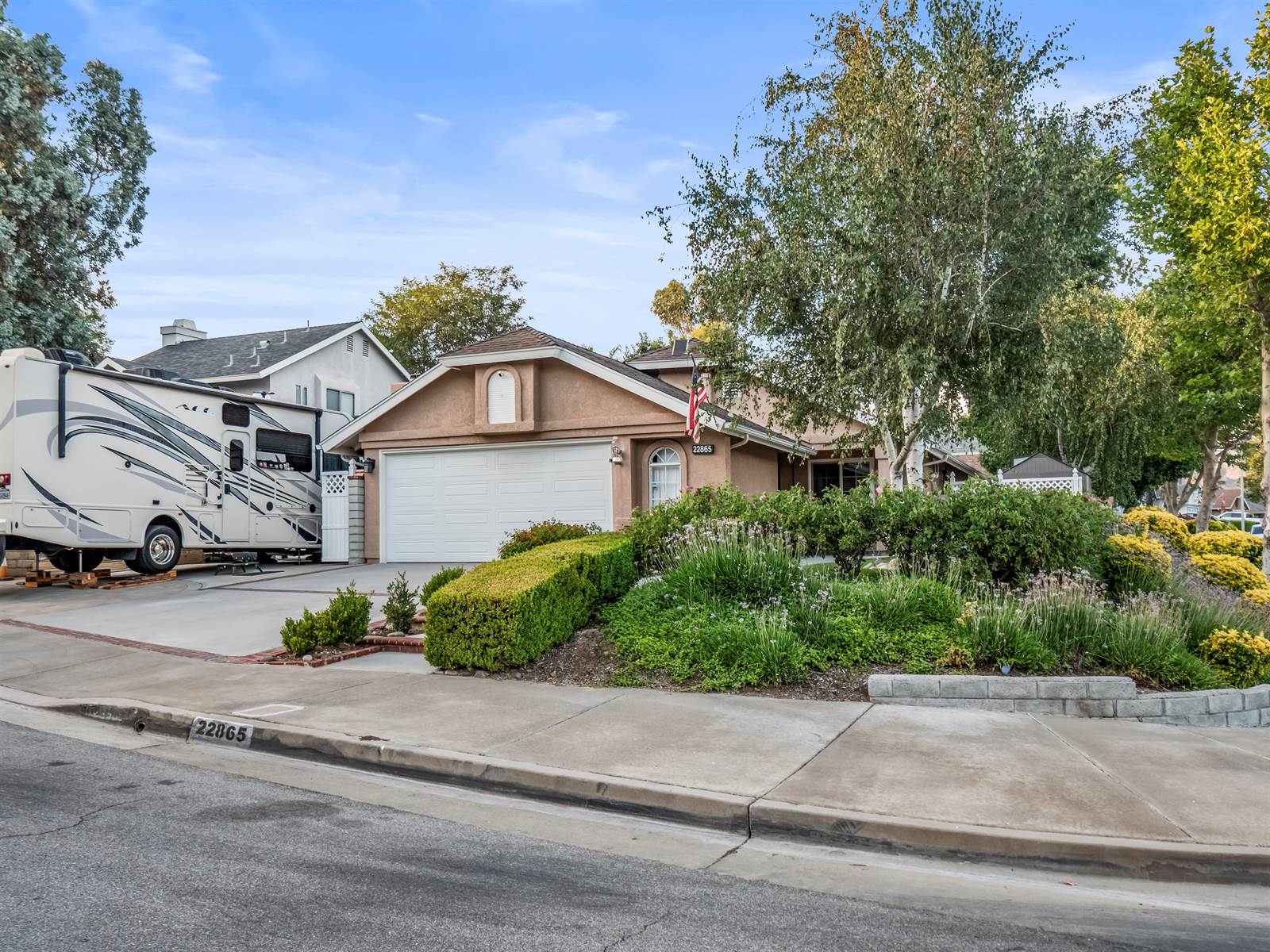 22865 Tamarack Lane, Saugus, CA 91390