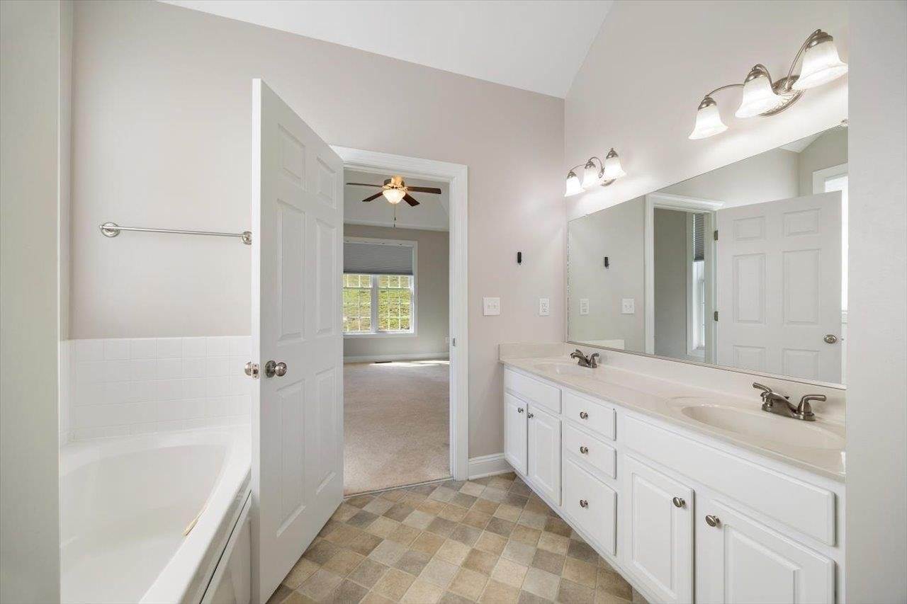 239 Windsor Dr, Fishersville, VA 22939