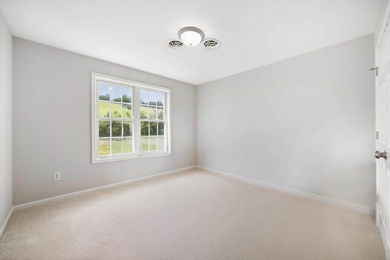 239 Windsor Dr, Fishersville, VA 22939