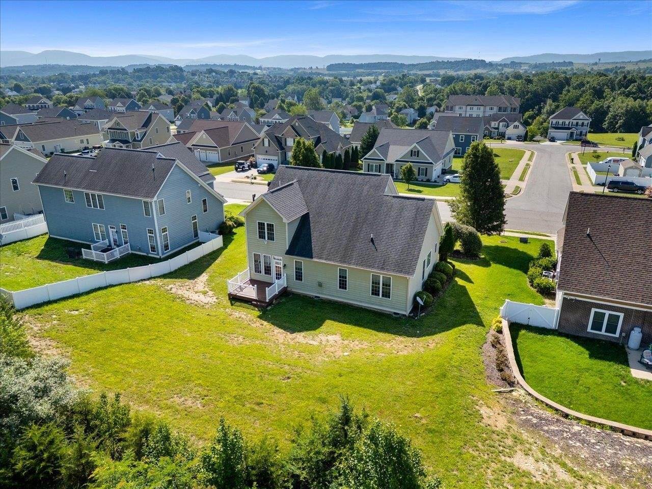 239 Windsor Dr, Fishersville, VA 22939