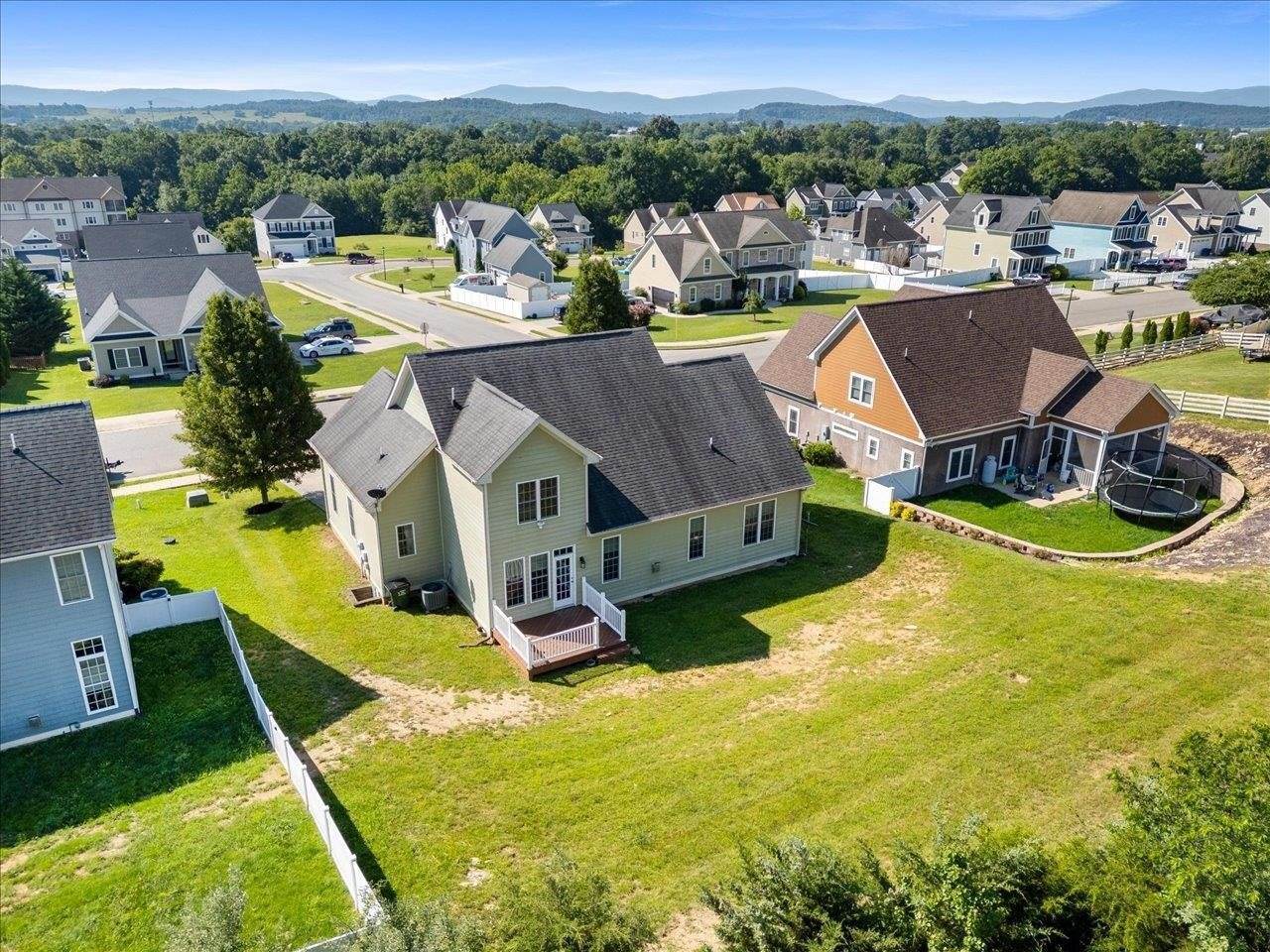 239 Windsor Dr, Fishersville, VA 22939