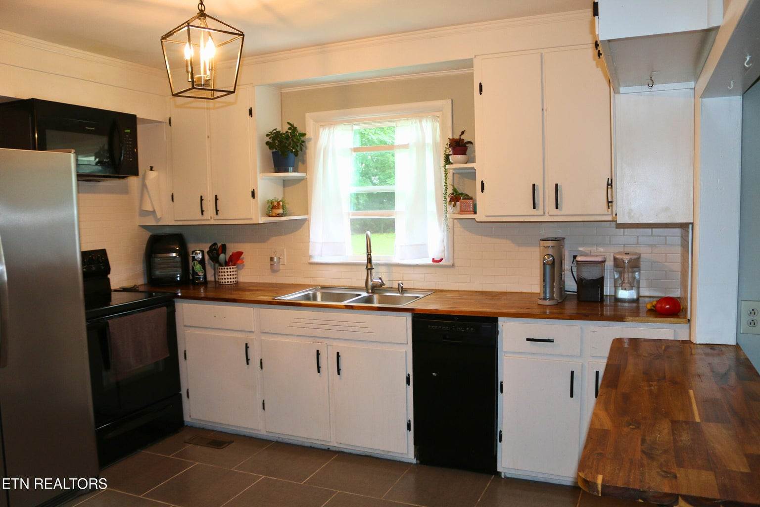 8025 Sharp Road, Powell, TN 37849