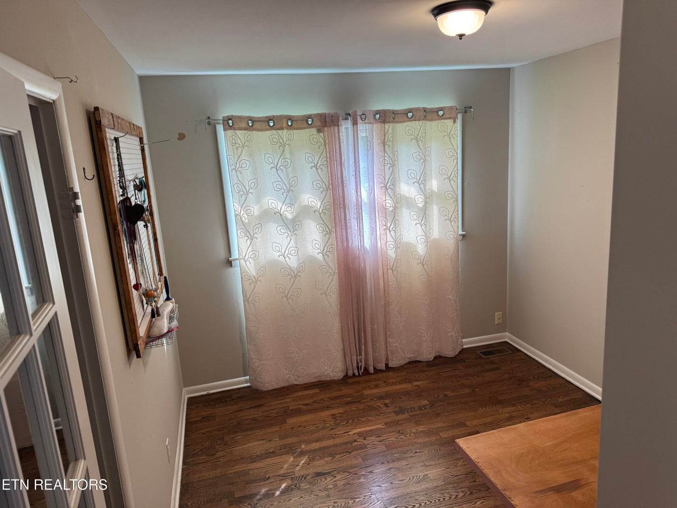 8025 Sharp Road, Powell, TN 37849