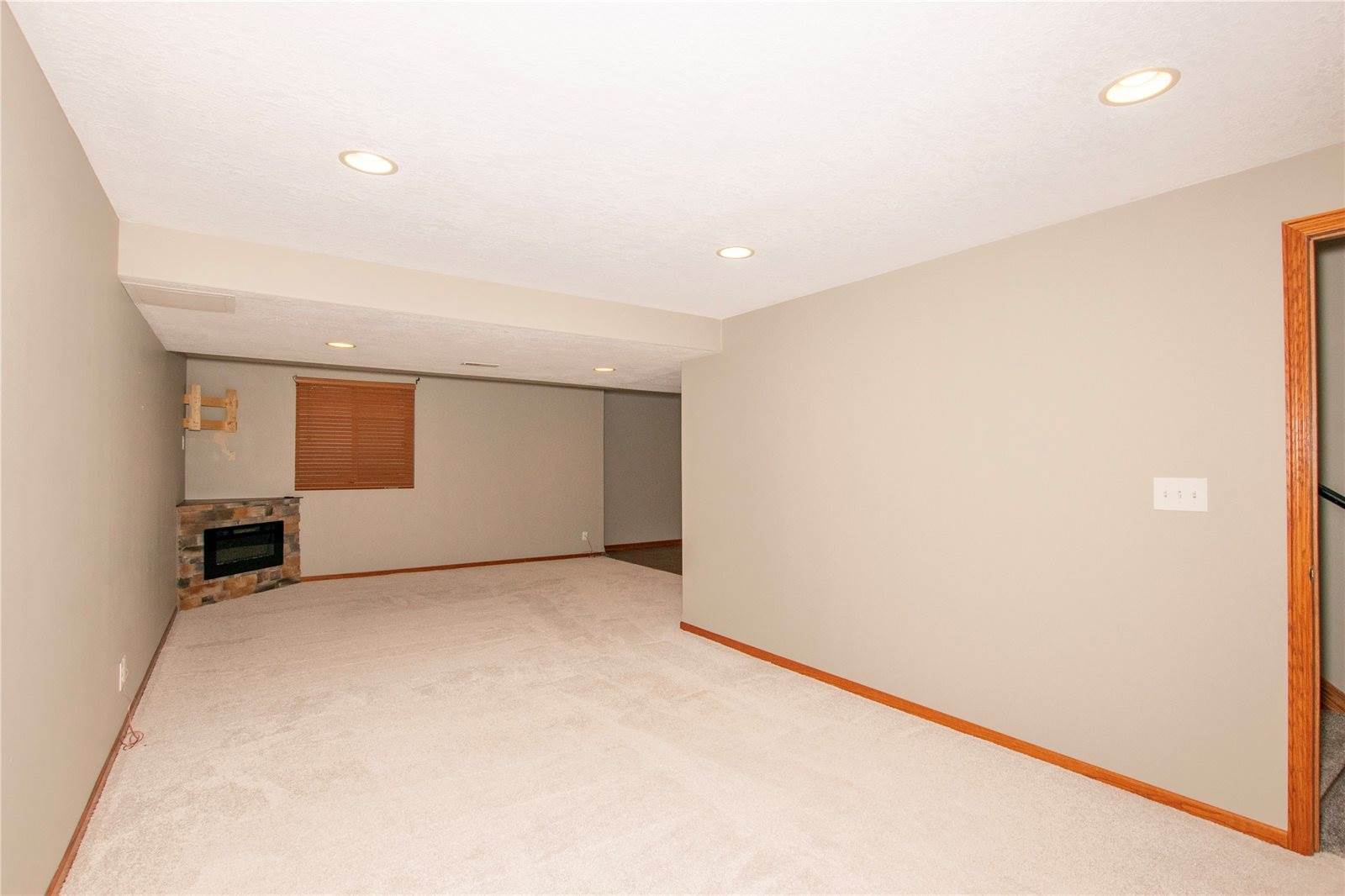 408 Tailfeather Court NW, Bondurant, IA 50035