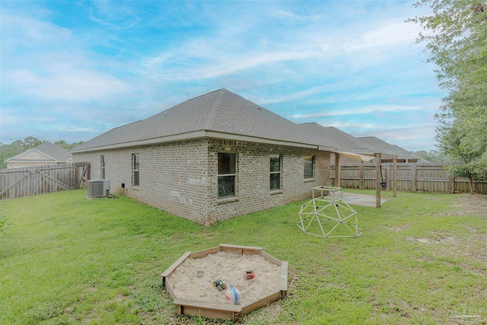 445 Pemberton Ln, Cantonment, FL 32533