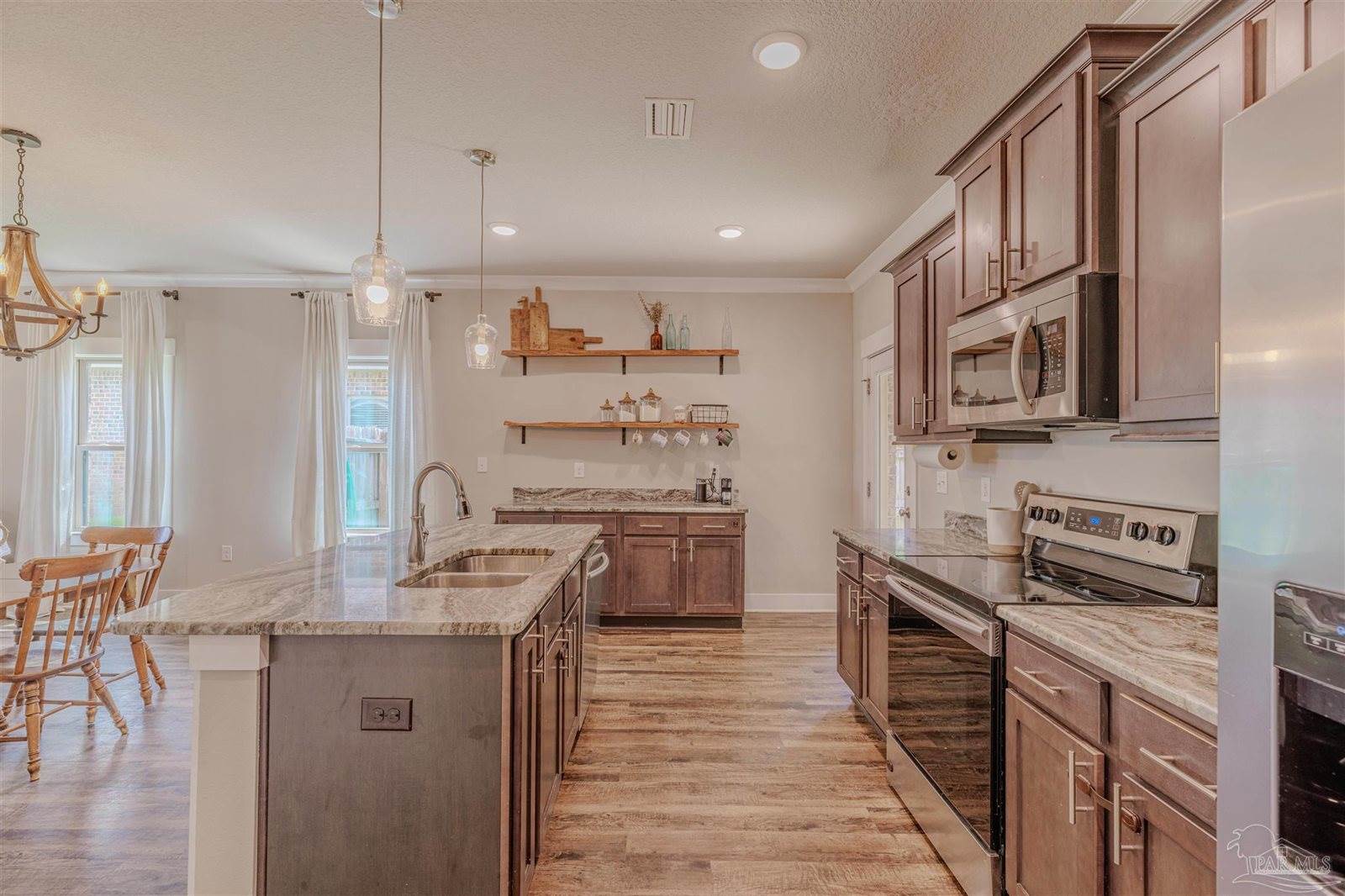 445 Pemberton Ln, Cantonment, FL 32533