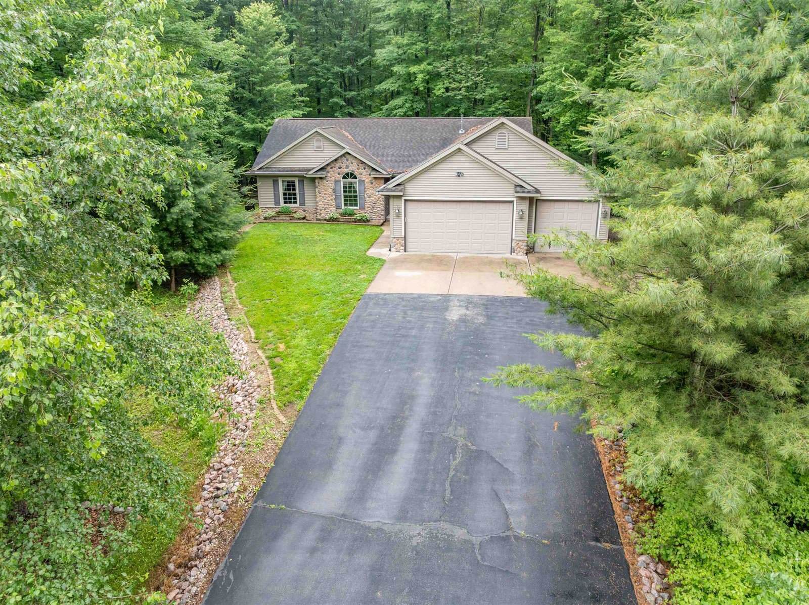 5958 Wood Brook Circle, Little Suamico, WI 54141