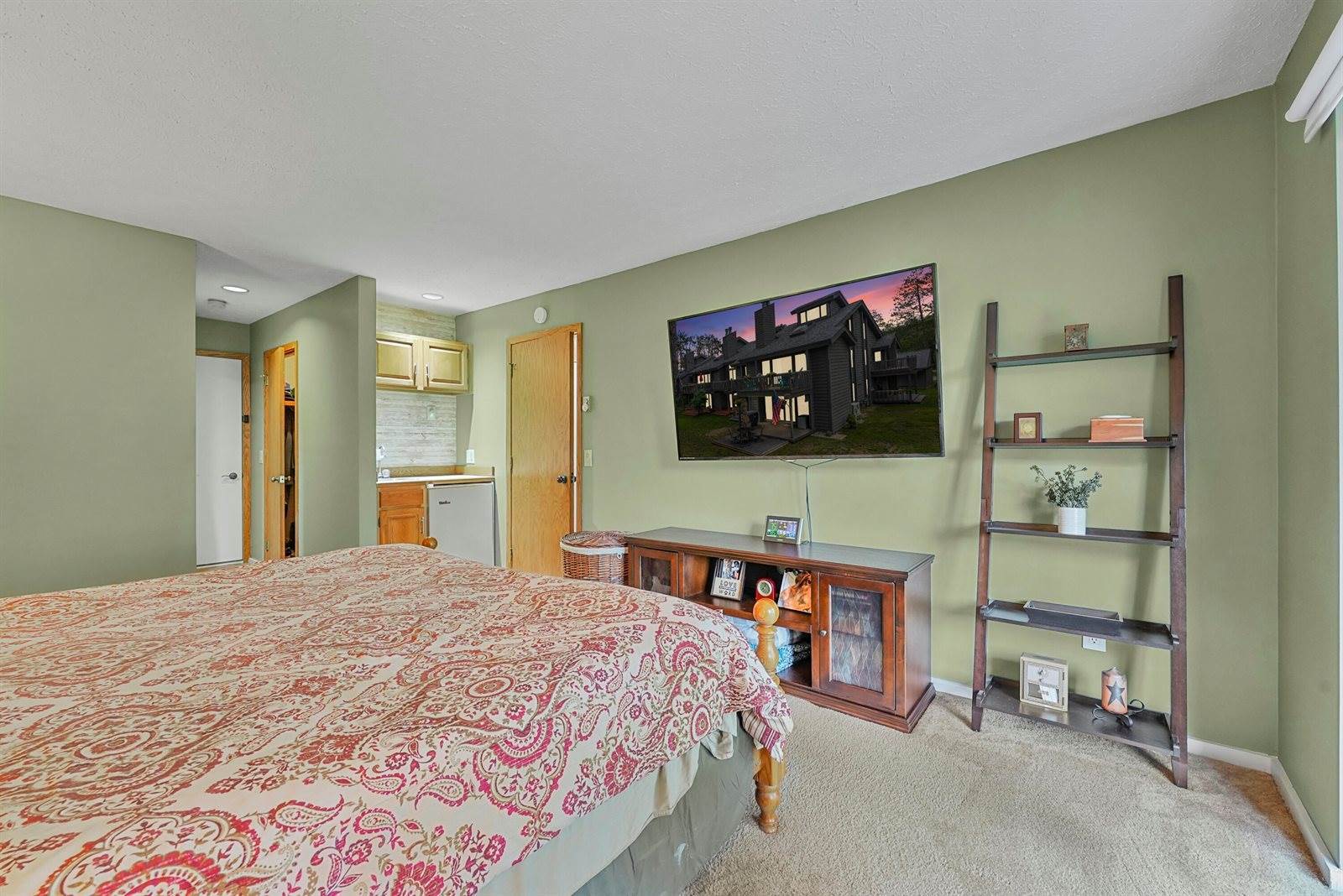 6266 Whispering Pines Dr Drive, Gaylord, MI 49735