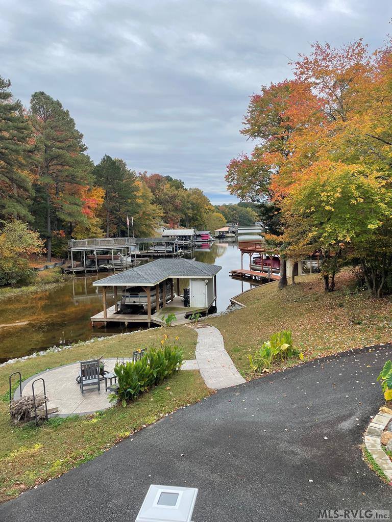 1057 Great Creek Drive, Bracey, VA 23919