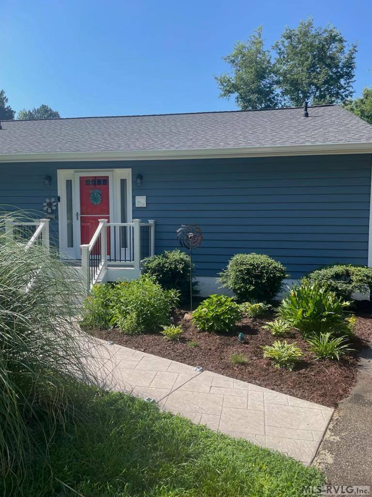 1057 Great Creek Drive, Bracey, VA 23919