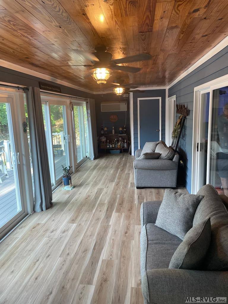 1057 Great Creek Drive, Bracey, VA 23919