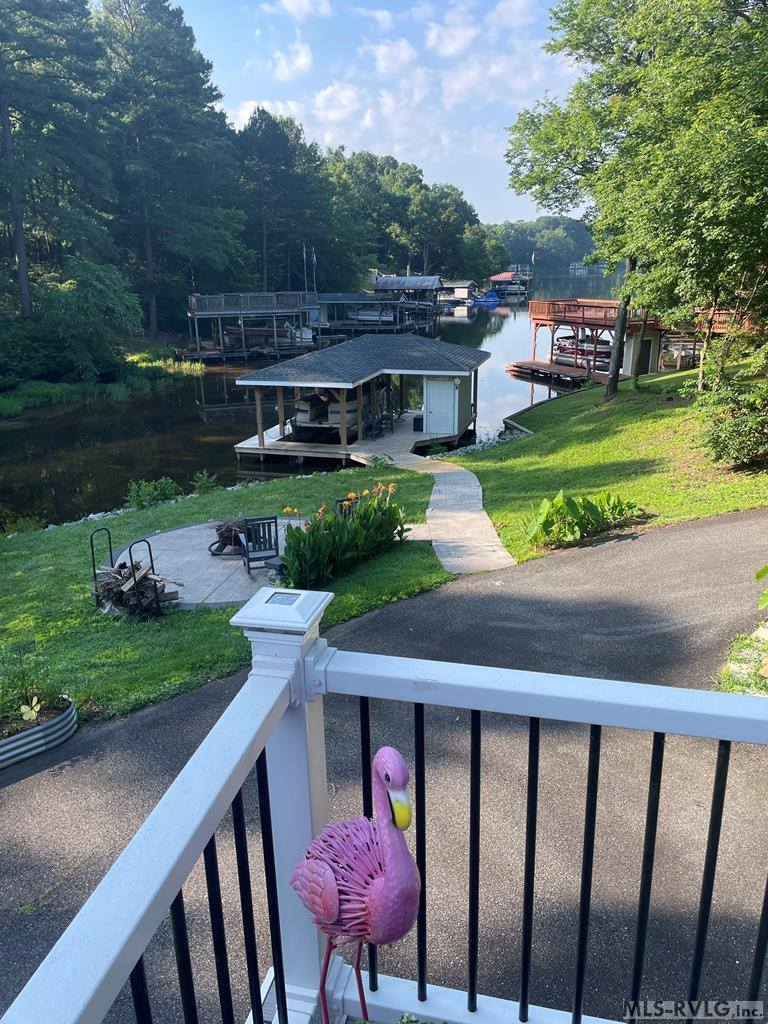 1057 Great Creek Drive, Bracey, VA 23919