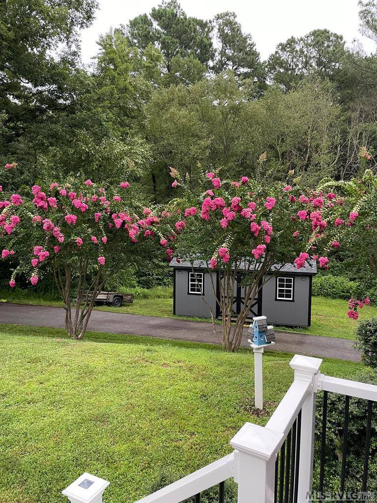 1057 Great Creek Drive, Bracey, VA 23919