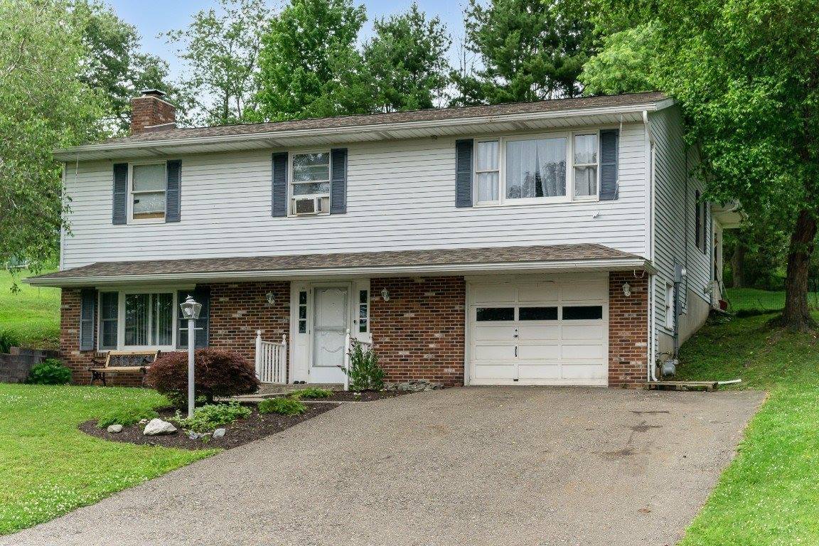 16 Penna Road, Johnson City, NY 13790