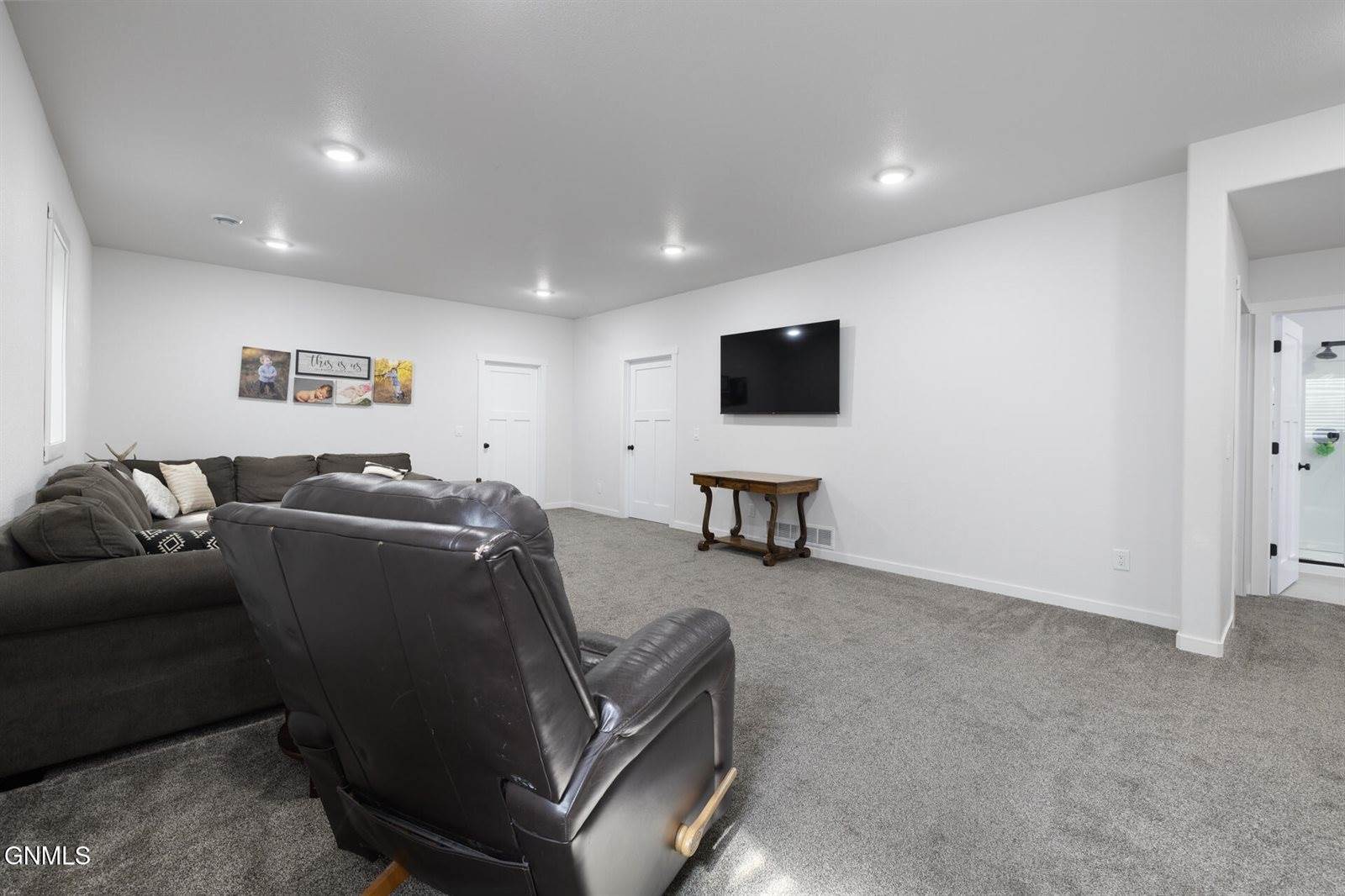 3264 147th Avenue NW, Alexander, ND 58831