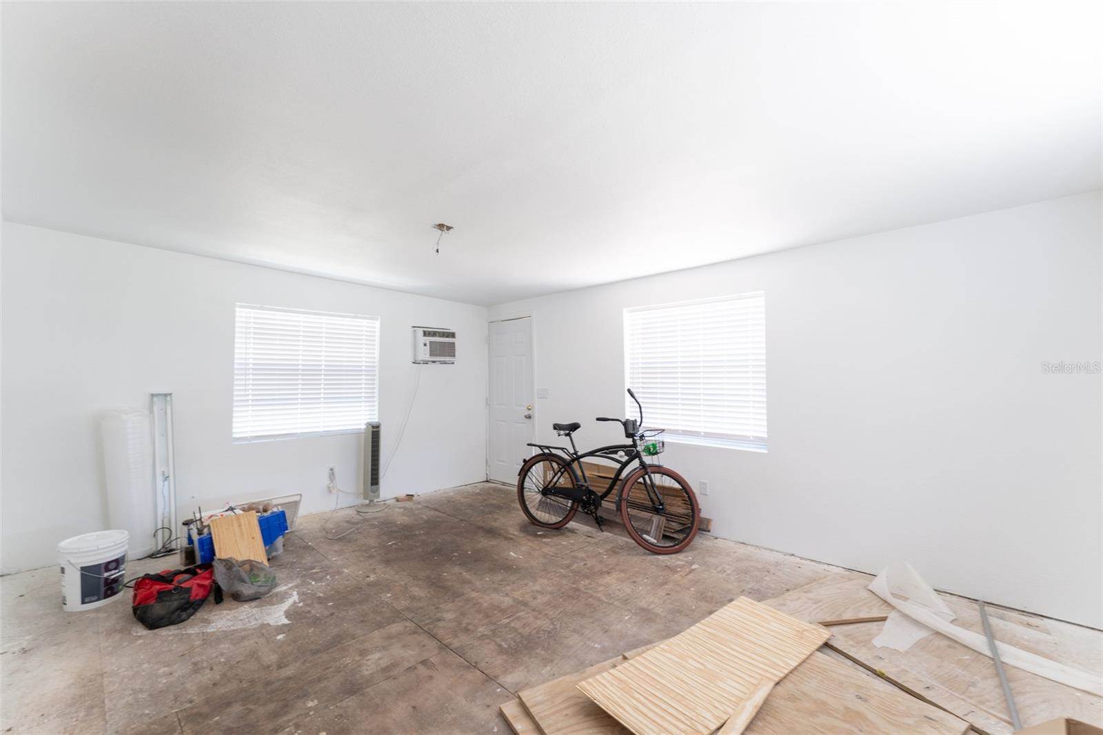 12037 1/2 Murray Avenue, Seminole, FL 33778