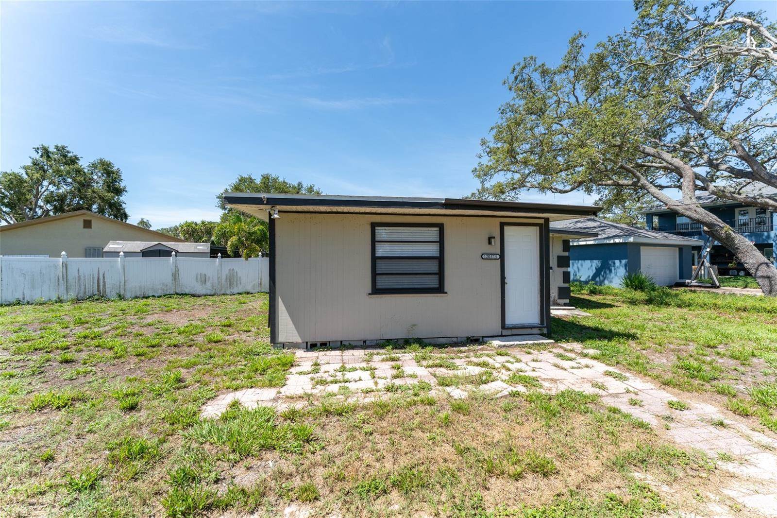 12037 1/2 Murray Avenue, Seminole, FL 33778
