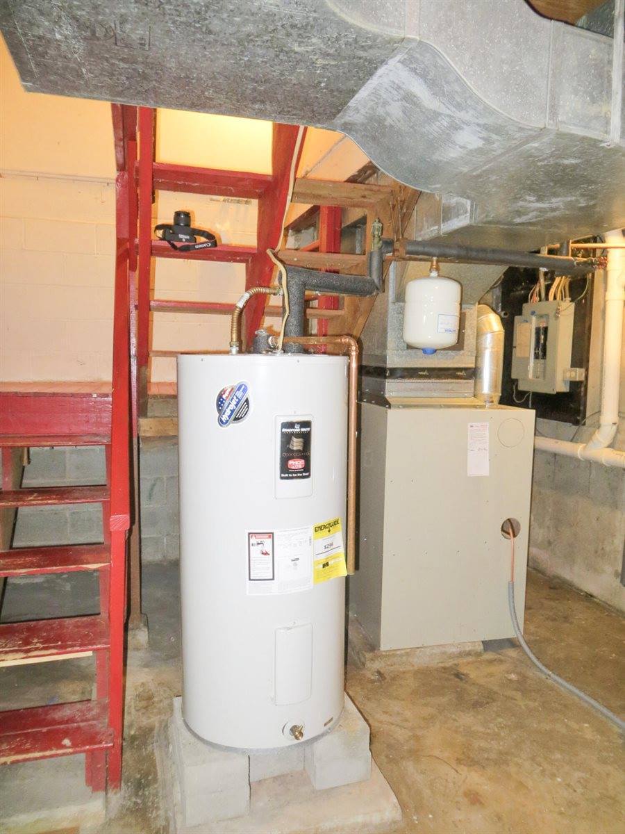 70 Mount Desert Drive, Bangor, ME 04401