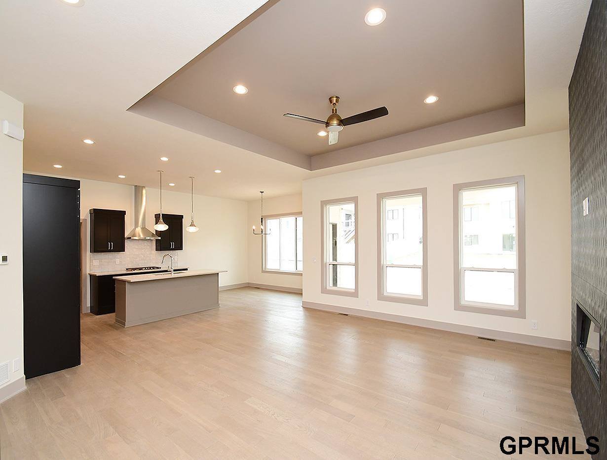 21133 Jessie Avenue, Elkhorn, NE 68022