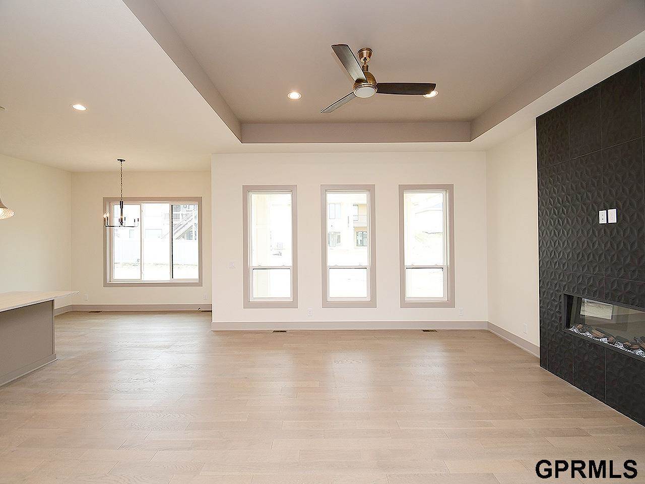 21133 Jessie Avenue, Elkhorn, NE 68022