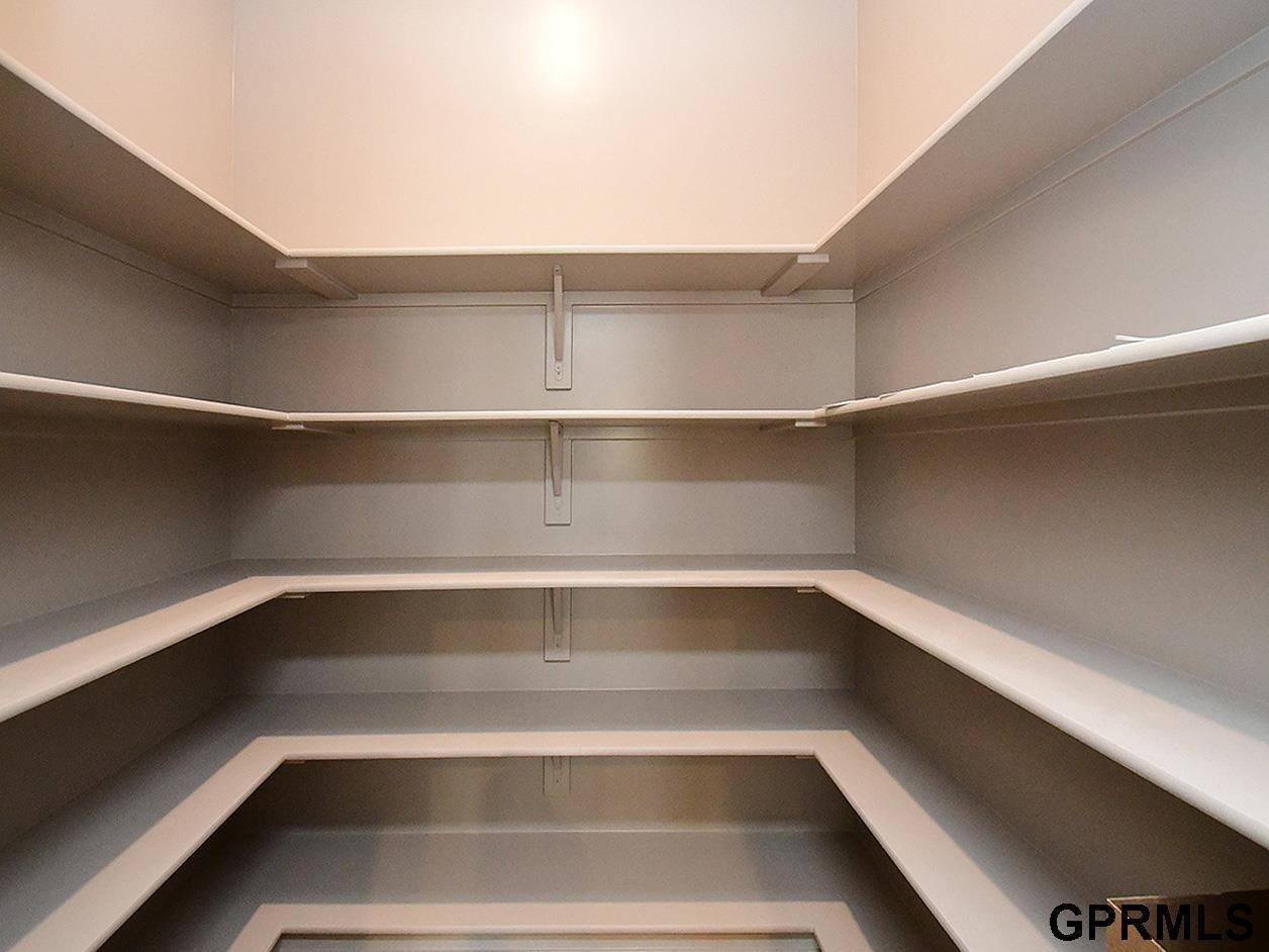 21133 Jessie Avenue, Elkhorn, NE 68022