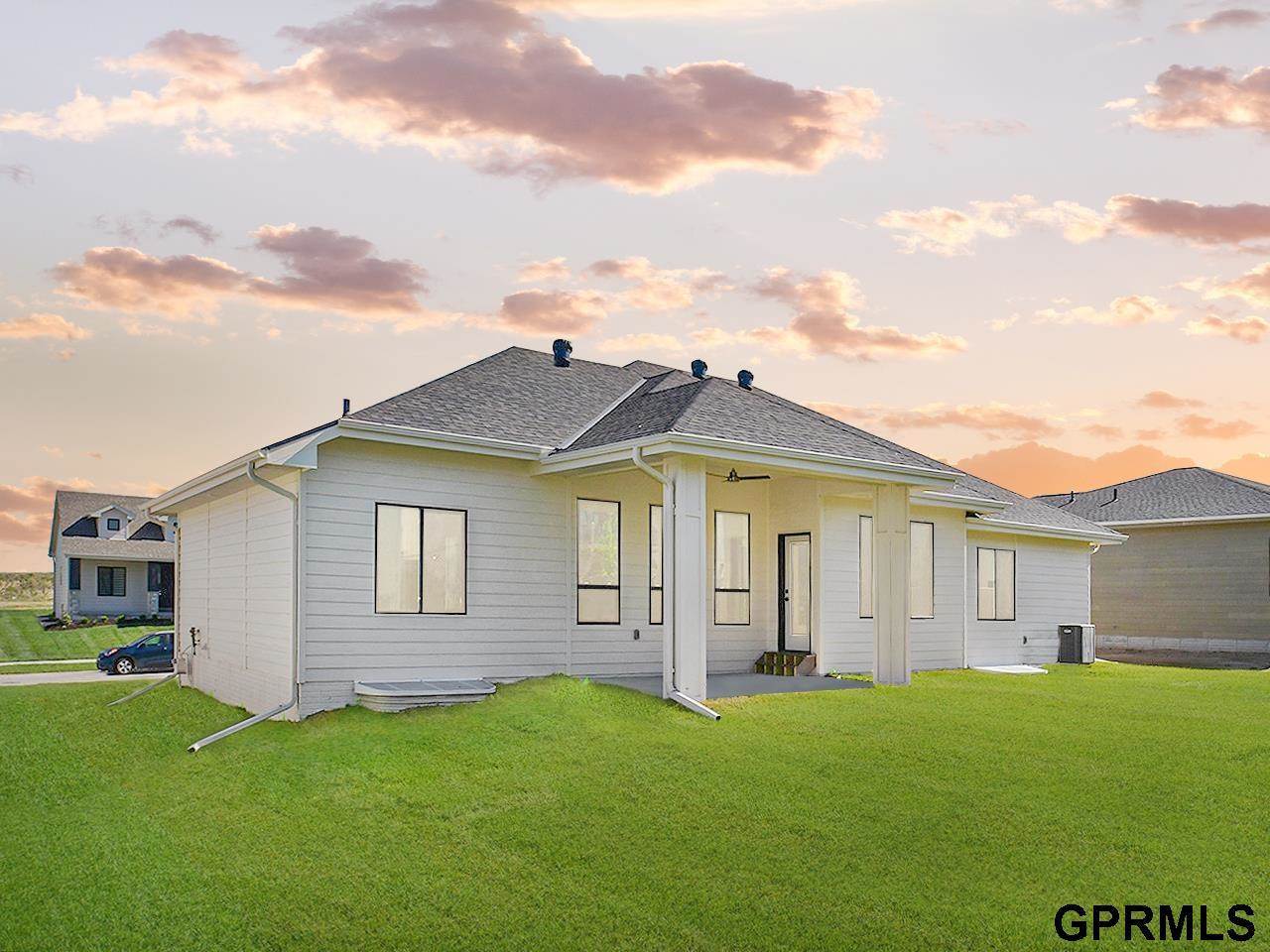 21133 Jessie Avenue, Elkhorn, NE 68022