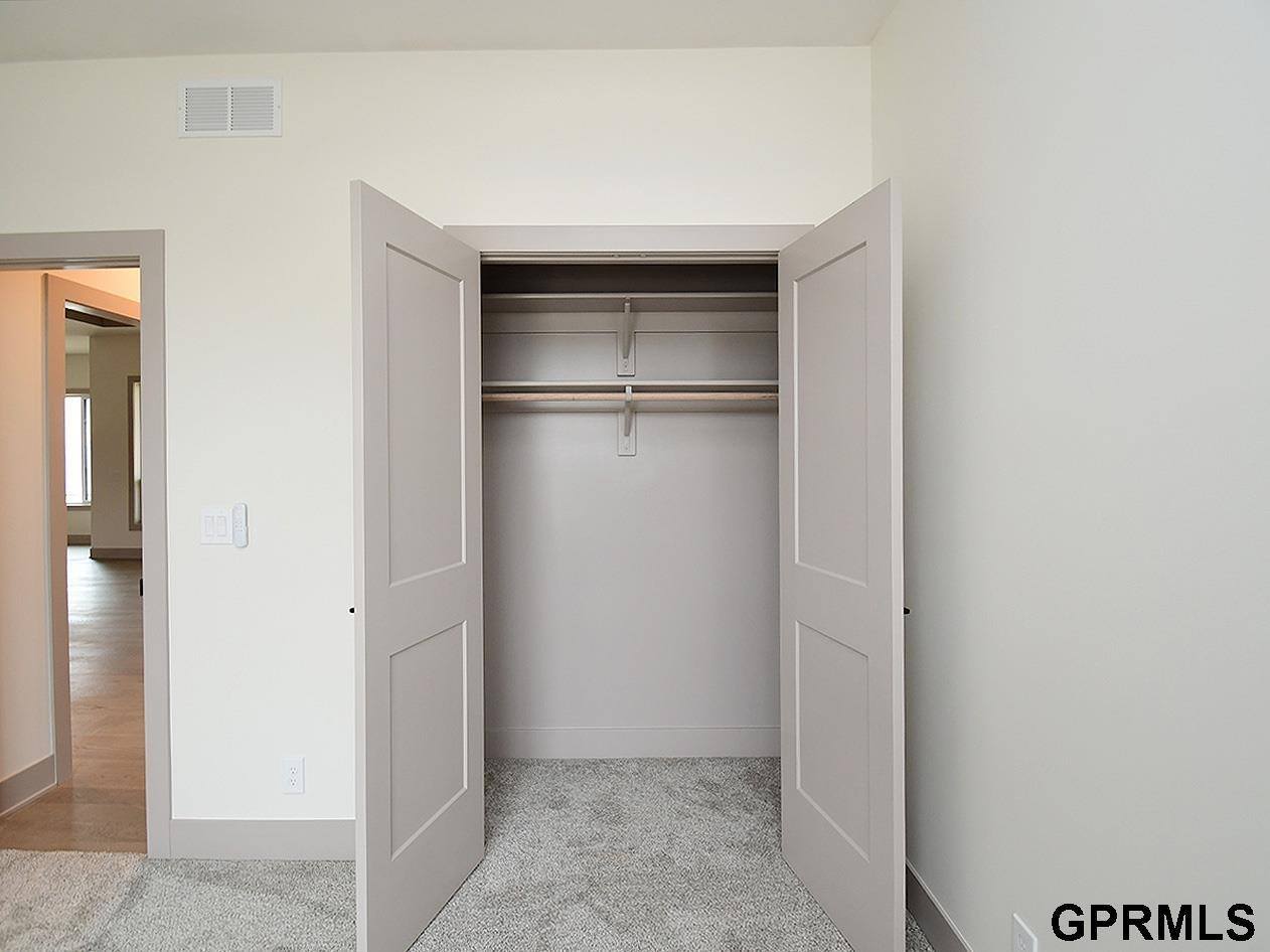 21133 Jessie Avenue, Elkhorn, NE 68022