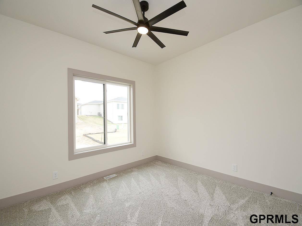 21133 Jessie Avenue, Elkhorn, NE 68022