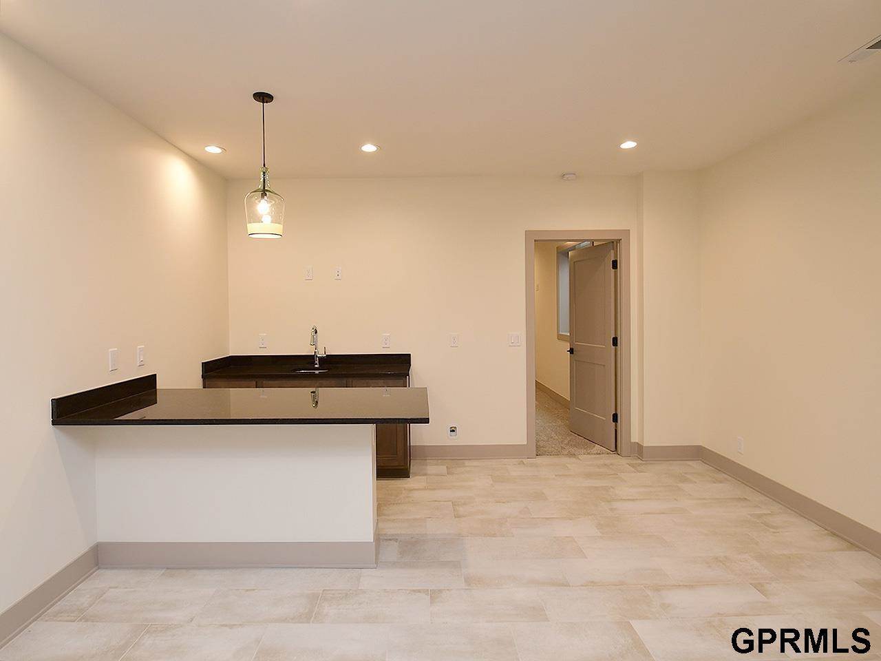 21133 Jessie Avenue, Elkhorn, NE 68022