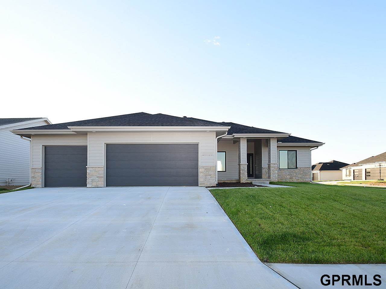 21133 Jessie Avenue, Elkhorn, NE 68022