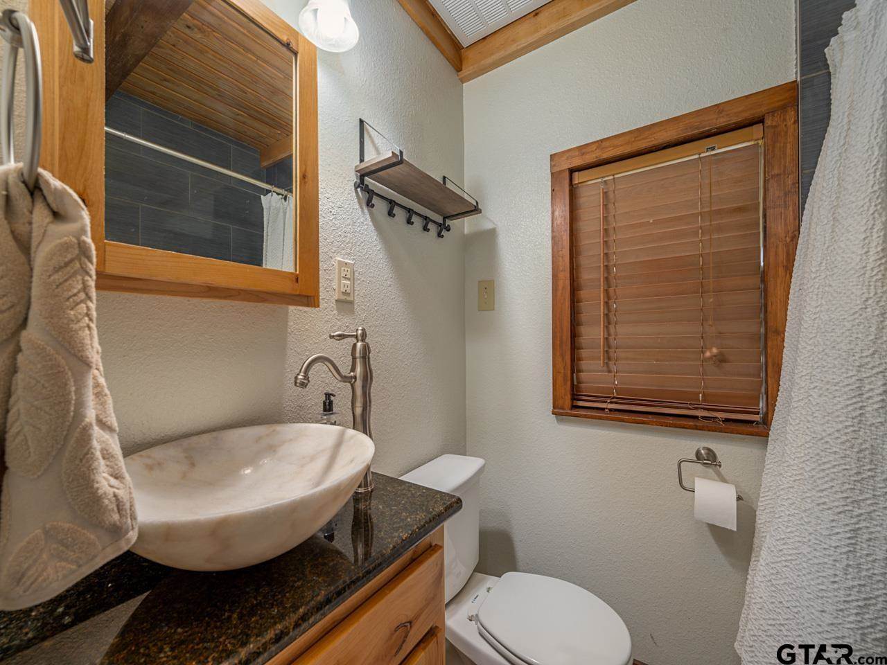 22090 Sportsman's Drive, Chandler, TX 75758