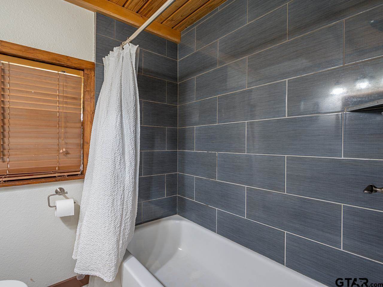 22090 Sportsman's Drive, Chandler, TX 75758