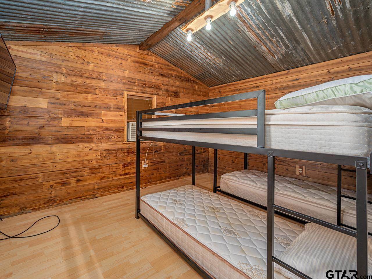 22090 Sportsman's Drive, Chandler, TX 75758