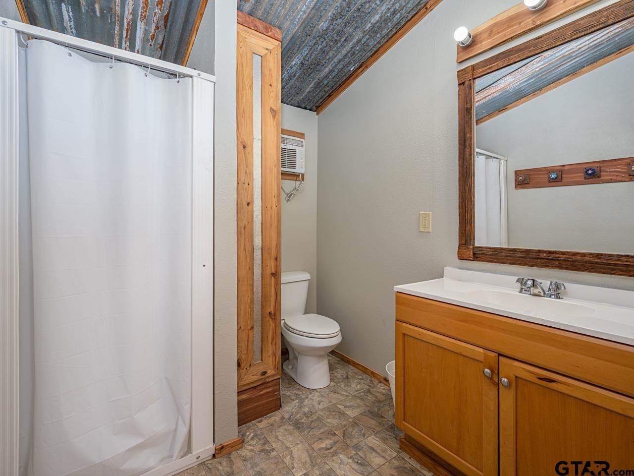 22090 Sportsman's Drive, Chandler, TX 75758