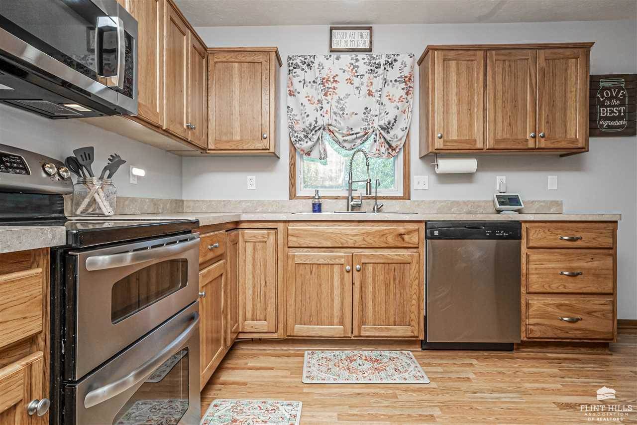 2216 Buckhorn Circle, Junction City, KS 66441