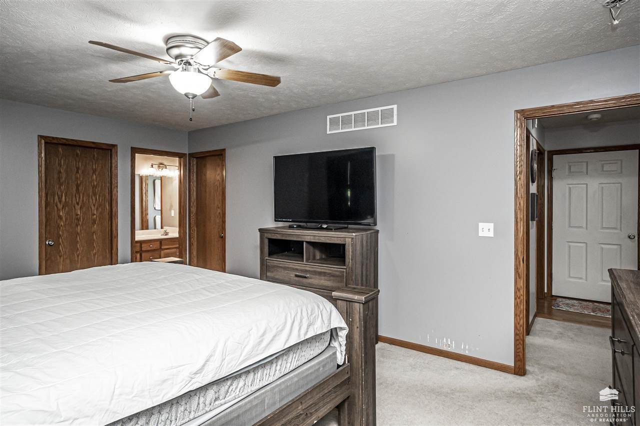 2216 Buckhorn Circle, Junction City, KS 66441