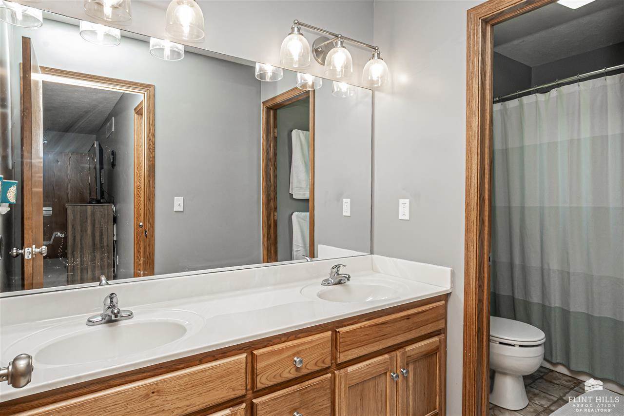 2216 Buckhorn Circle, Junction City, KS 66441