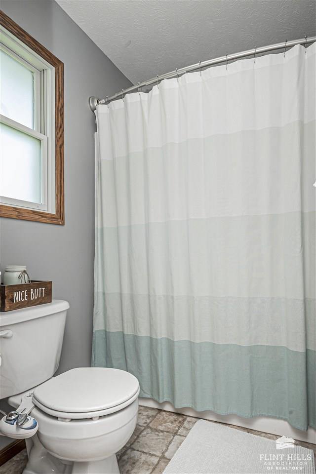 2216 Buckhorn Circle, Junction City, KS 66441