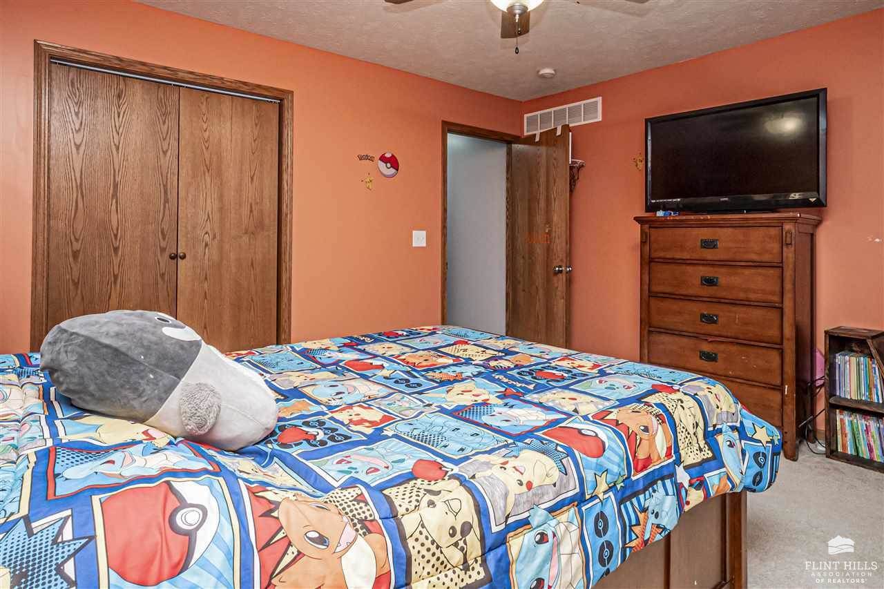 2216 Buckhorn Circle, Junction City, KS 66441