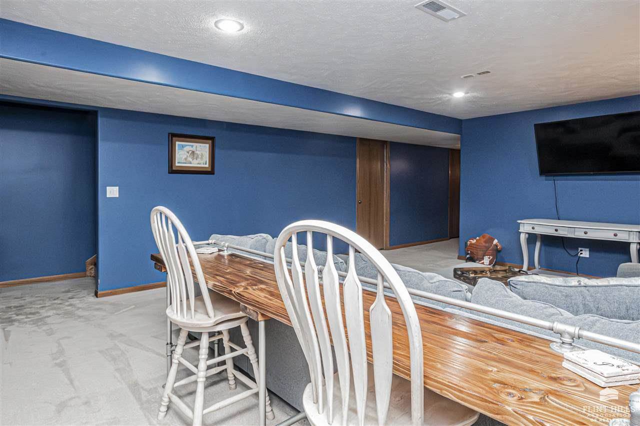 2216 Buckhorn Circle, Junction City, KS 66441