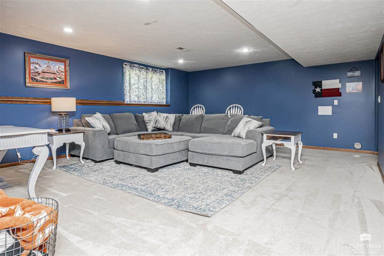 2216 Buckhorn Circle, Junction City, KS 66441